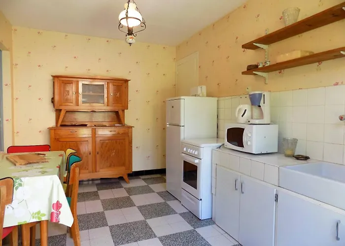 Villa - Maison Mitoyenne Avec Son Jardin Privatif - Au Calme Et Sous Les Pins